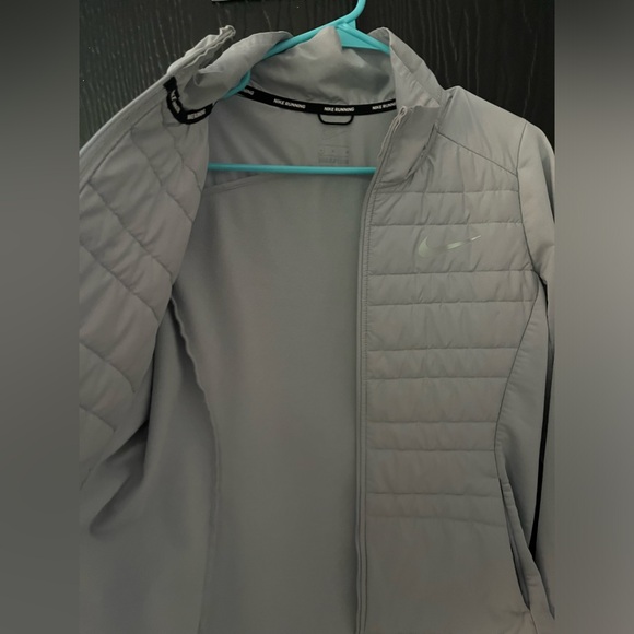 Women’s Nike Running Zip Up - Picture 3 of 7